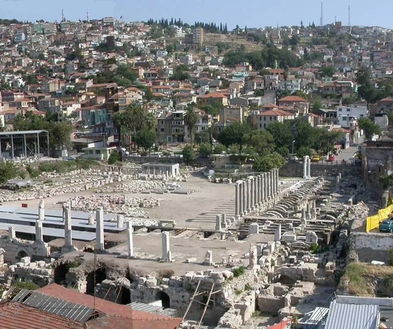 Agora ve Smyrně (İzmir Agorası): průvodce po antickém Izmiru