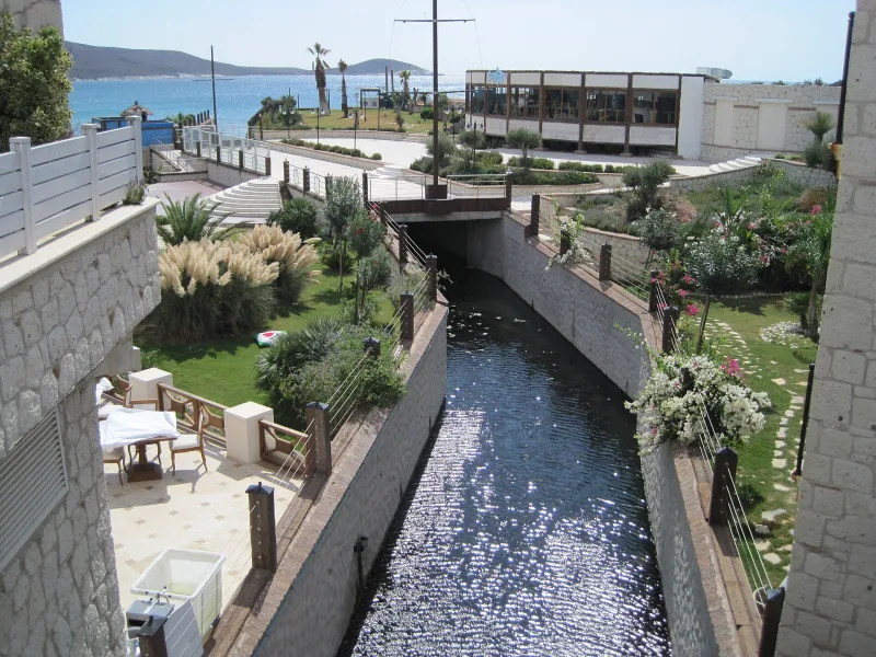 Alaçatı – die gepflasterten Gassen und der Wind der Ägäisküste