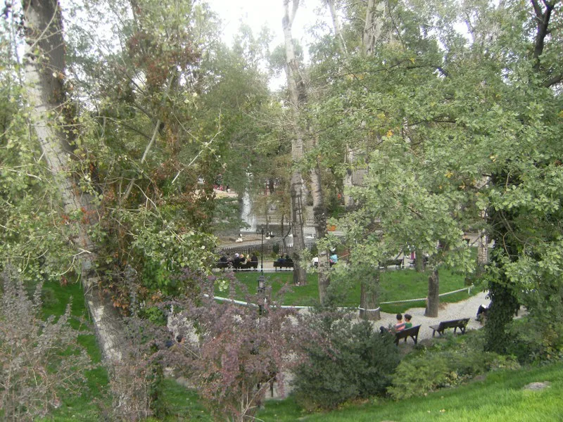 Le parc Kuğulu — des cygnes au cœur d'Ankara