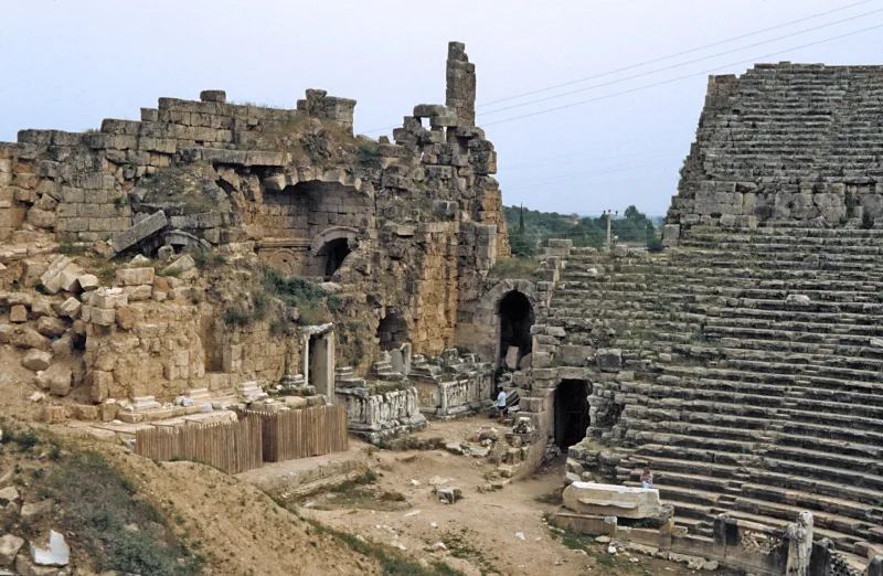Perge: Die antike Stadt in Pamphylien in der Nähe von Antalya – Reiseführer und Tipps