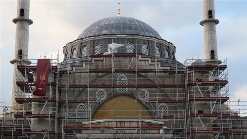 Investigation opened into threatening phone calls to Eyüp Sultan Mosque in France