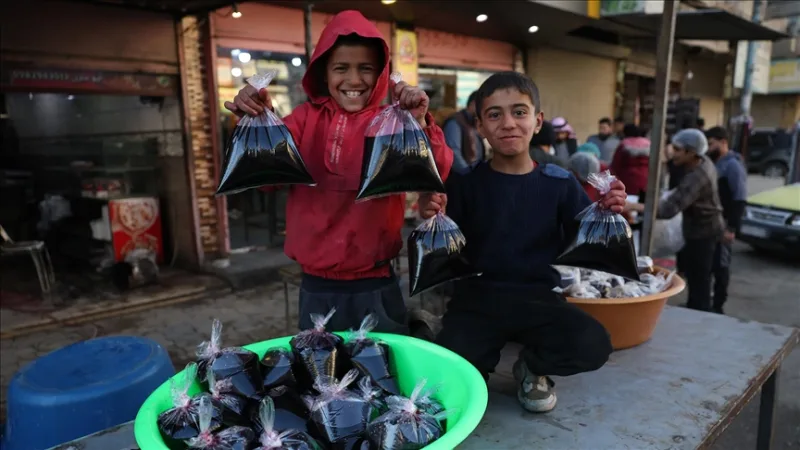 시리아 라카 지역 주민들이 테러가 사라진 도시에서 희망과 평화의 분위기 속에서 라마단을 보내고 있습니다.