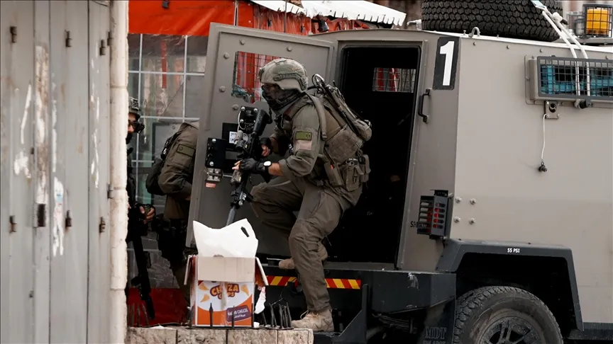 أصاب جنود إسرائيليون فلسطينياً واحداً بجروح واعتقلوا 15 شخصاً في الضفة الغربية