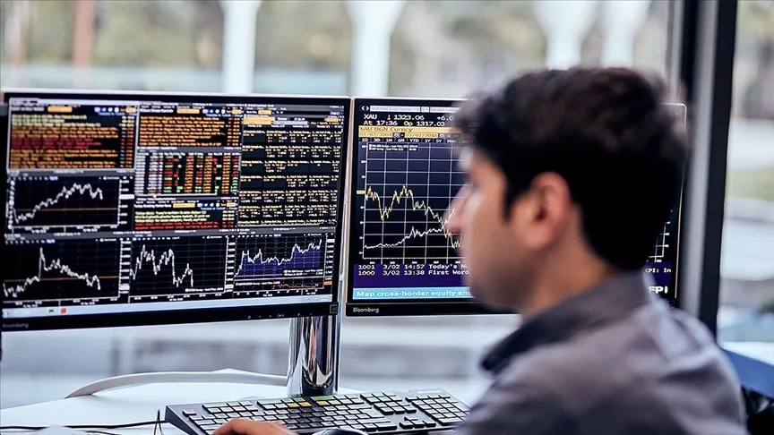 Auf den Rohstoffmärkten wirkten sich das Energierisiko und die Zinserwartungen aus