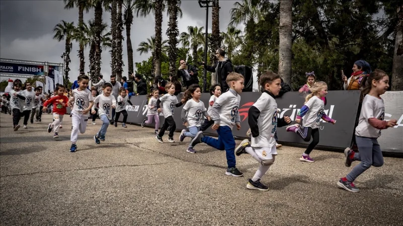 En Antalya se celebró la «Carrera de los Pequeños Pasos» dentro del marco del Maratón de Runtalya