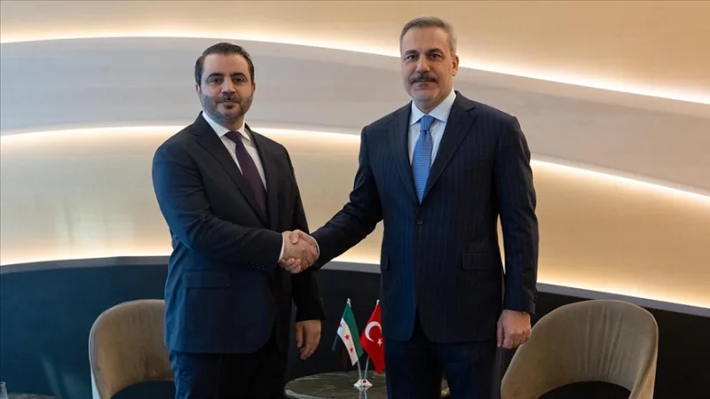 El ministro de Asuntos Exteriores Fidan mantuvo una conversación telefónica con su homólogo sirio, Shaybani
