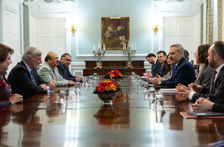 Užsienio reikalų ministras Fidan susitiko su Jungtinės Karalystės Lordų Rūmų ir Bendruomenių Rūmų nariais