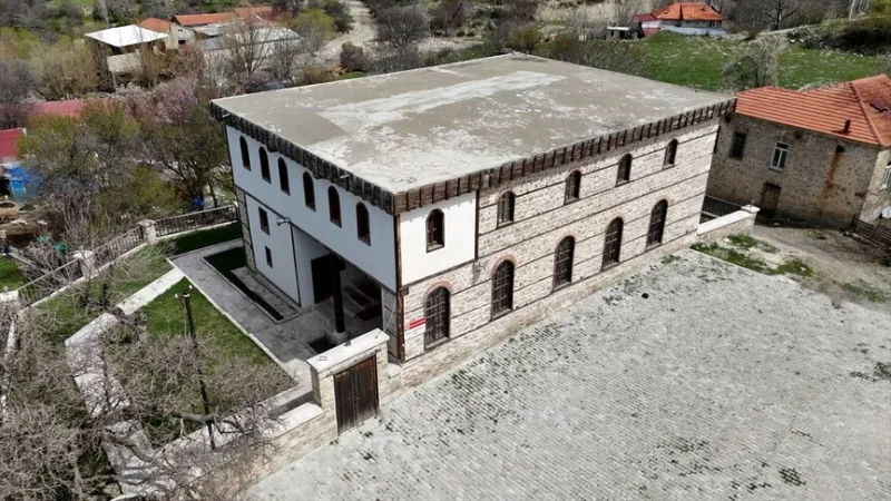 La mosquée sans dôme d'Isparta défie le temps depuis près de 800 ans