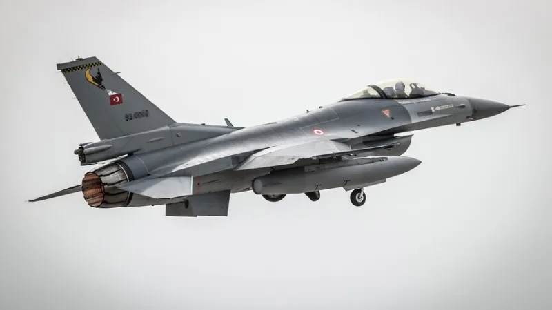 EFES-2026 훈련의 일환으로 반디르마에서 F-16 전투기들이 이륙했다