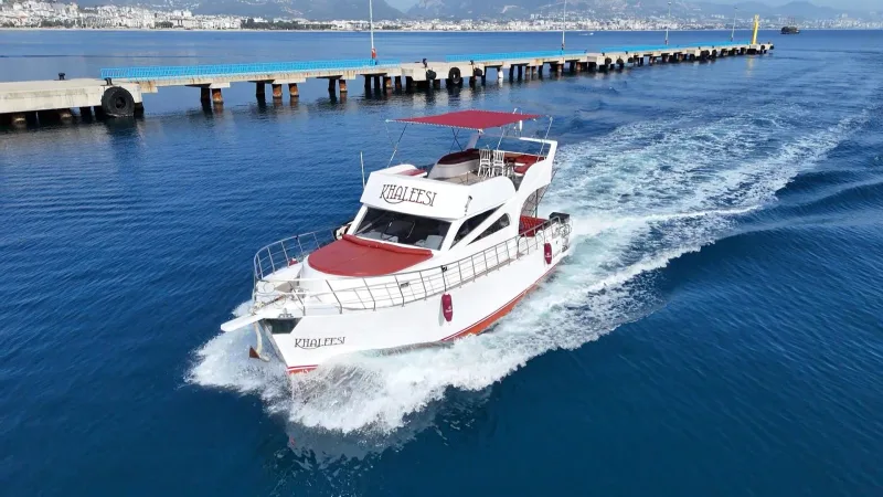 Private Yachtfahrt entlang der Küste von Alanya